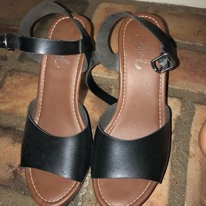 Black wedges